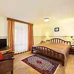 Отель Konvice 3*
