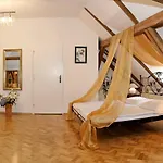 Отель Konvice Чески-Крумлов