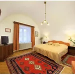 Отель Konvice Чески-Крумлов